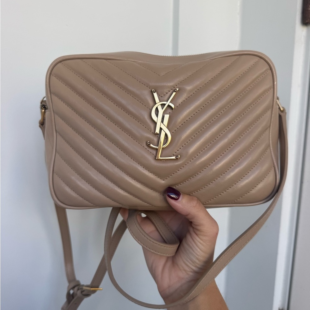 🛑 SOLD 🛑 Saint Laurent Lou Camera Bag – Dark Beige Leather with Tassel - Picture 3 of 13